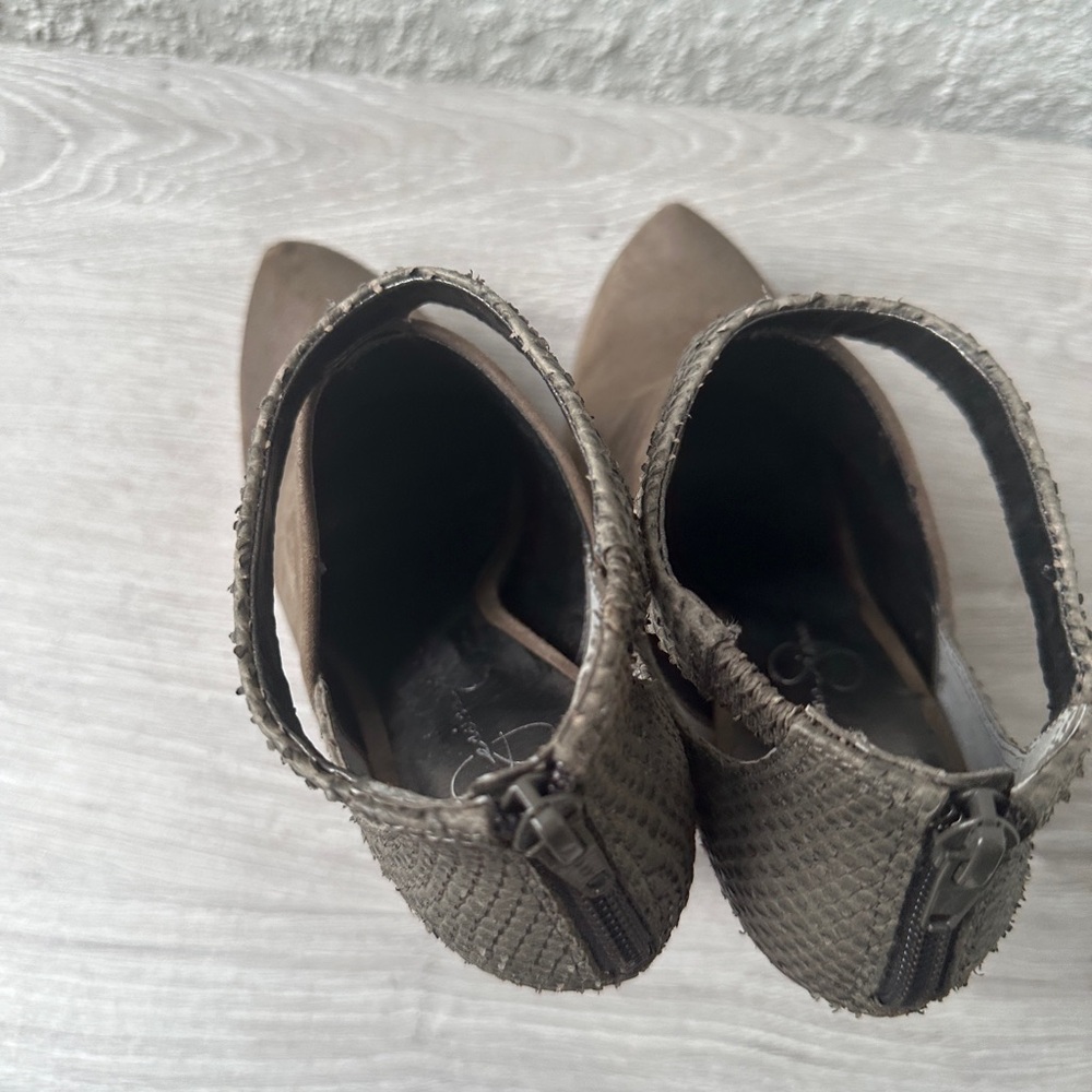 Jessica Simpson JS-Fionna Grey Leather Cutout Booties Heels Size 6.5M - Picture 5 of 14